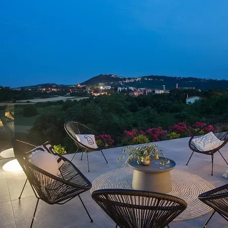 Villa Beautiful Carbon